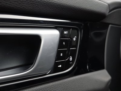 صورة مصغرة 25 لـ 2018 Porsche PANAMERA