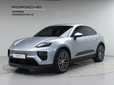 PORSCHE MACAN - 1
