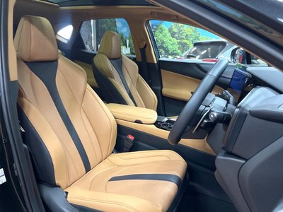 صورة 8 لـ 2025 Lexus NX