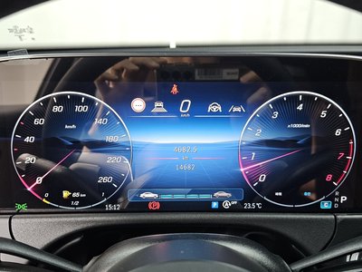 MERCEDES-BENZ E-CLASS - 8