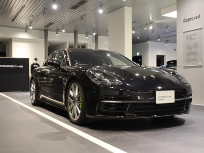 PORSCHE PANAMERA - 4