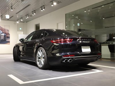 PORSCHE PANAMERA - 8