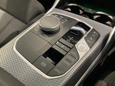 2025 BMW 3 SERIES thumbnail 32