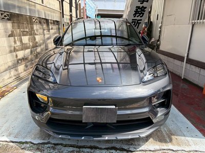PORSCHE MACAN - 9