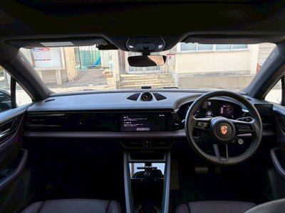PORSCHE MACAN - 2