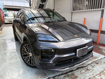 PORSCHE MACAN - 10