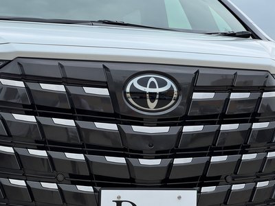 2025 Toyota ALPHARD — миниатюра 28