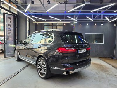 BMW X7 - 7