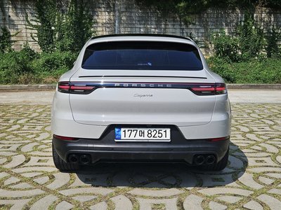 2023 Porsche CAYENNE photo 3