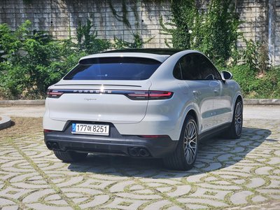 2023 Porsche CAYENNE photo 5
