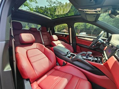 2023 Porsche CAYENNE photo 10
