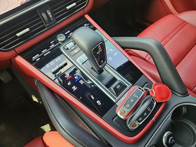 2023 Porsche CAYENNE photo 9