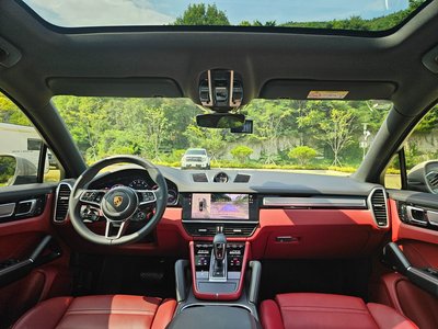 2023 Porsche CAYENNE photo 4