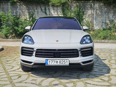 2023 Porsche CAYENNE photo 2