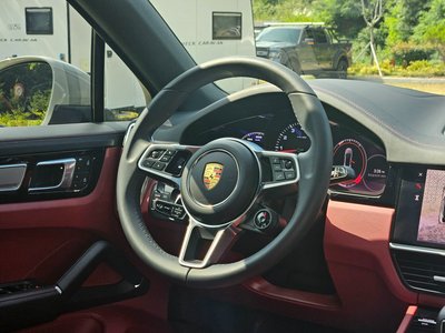 2023 Porsche CAYENNE photo 7