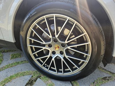 2023 Porsche CAYENNE photo 6