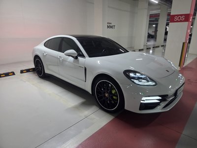PORSCHE PANAMERA - 1
