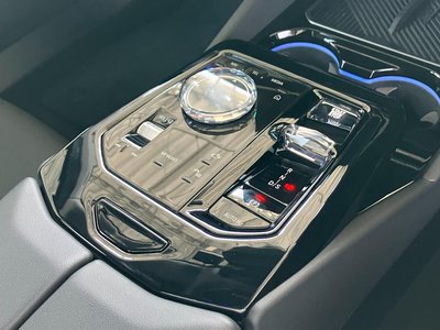 2024 BMW 5 SERIES — миниатюра 32