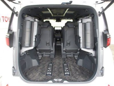 2023 Toyota ALPHARD — миниатюра 13