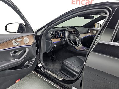MERCEDES-BENZ E-CLASS - 10