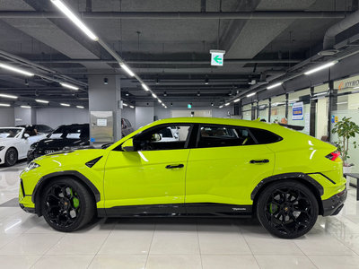 LAMBORGHINI URUS - 4