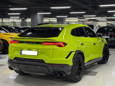 LAMBORGHINI URUS - 2