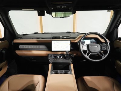 LAND ROVER DEFENDER - 2