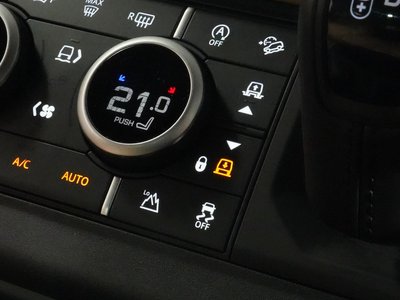 LAND ROVER DEFENDER - 5