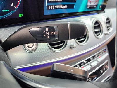 MERCEDES-BENZ E-CLASS - 9