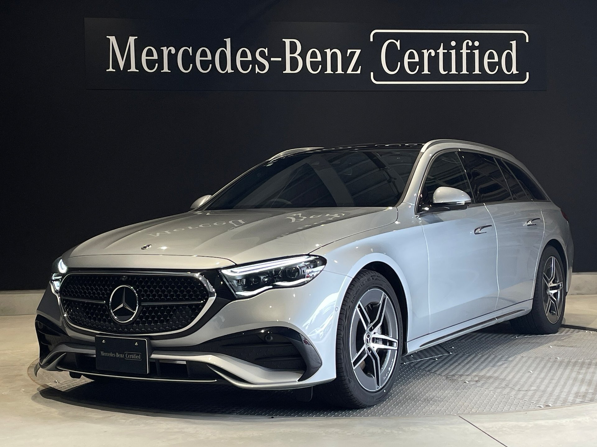 MERCEDES-BENZ E-CLASS - View 1