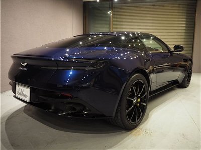 ASTON MARTIN DB11 - 5