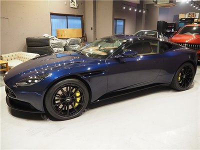 ASTON MARTIN DB11 - 4