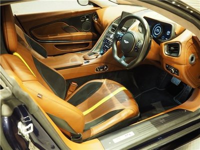 ASTON MARTIN DB11 - 3