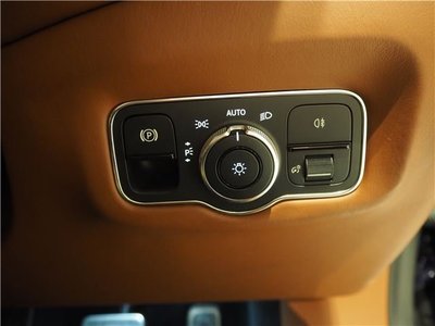 ASTON MARTIN DB11 - 9