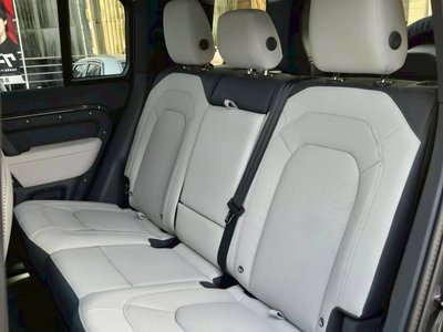 LAND ROVER DEFENDER - 9