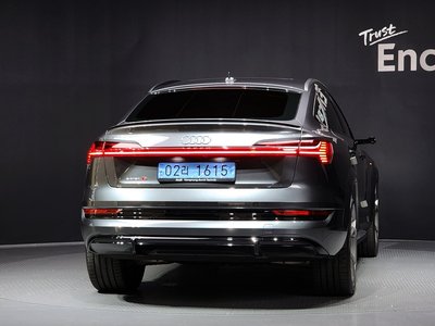 AUDI E-TRON - 3
