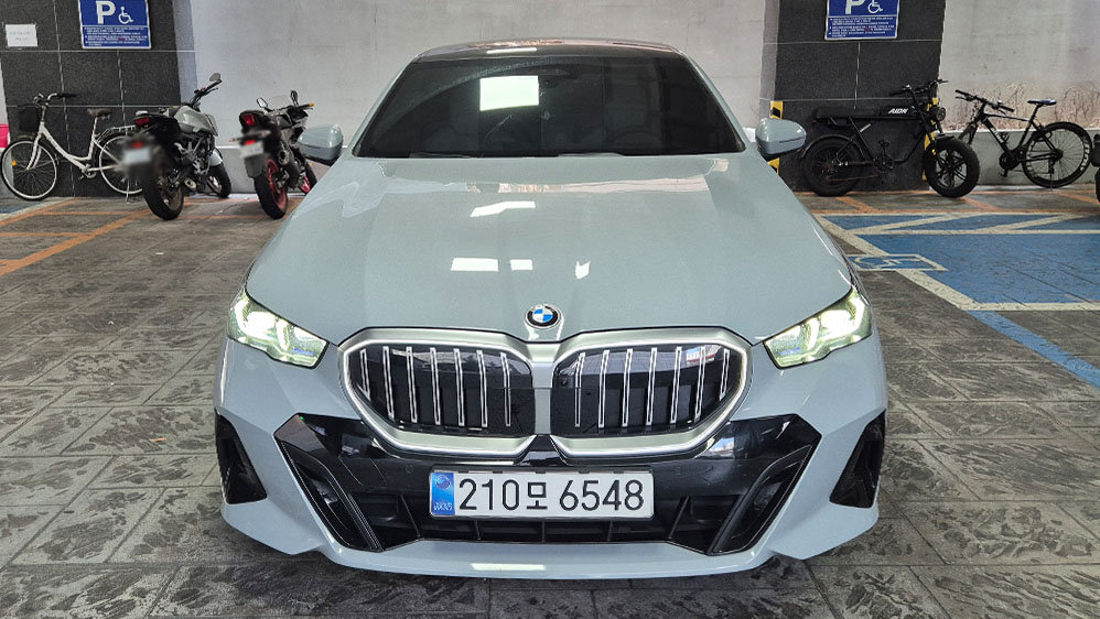 BMW 5 SERIES - View 1