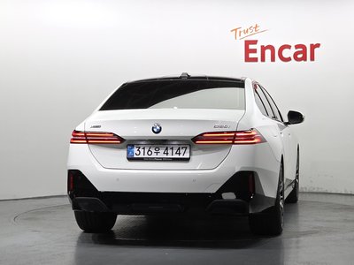 2026 BMW 5 SERIES 照片 3
