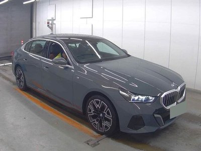 BMW 5 SERIES - 1
