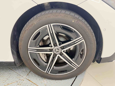 MERCEDES-BENZ EQE - 9