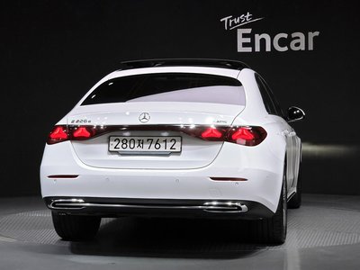 MERCEDES-BENZ E-CLASS - 3