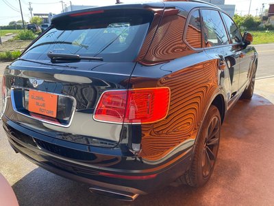 BENTLEY BENTAYGA - 7