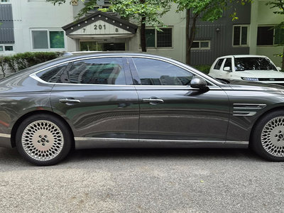 2025 Genesis G80 (RG3) — фото 2