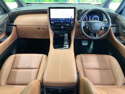 2024 Toyota VELLFIRE photo 2