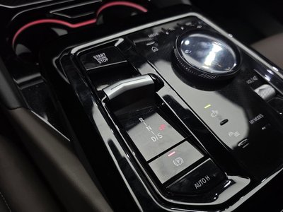 صورة 9 لـ 2025 BMW 5 SERIES