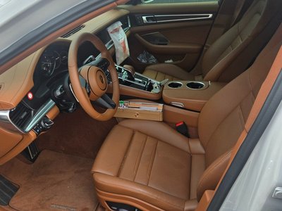 صورة 6 لـ 2023 Porsche PANAMERA