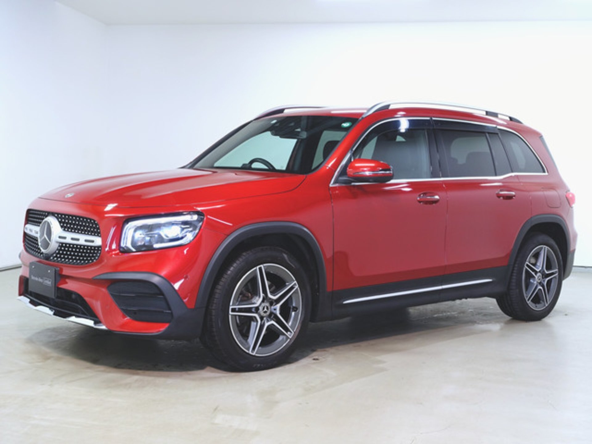 MERCEDES-BENZ GLB - View 1