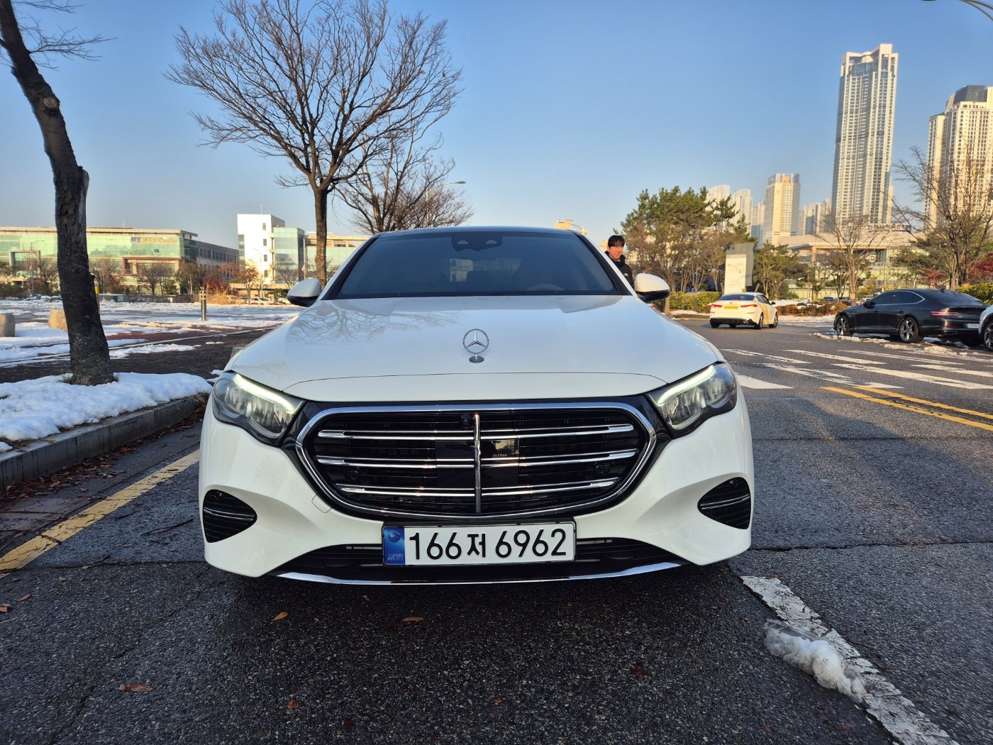 MERCEDES-BENZ E-CLASS - View 1