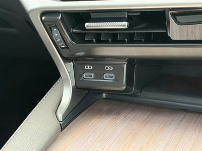 صورة مصغرة 35 لـ 2025 Lexus RX