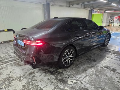 صورة 3 لـ 2025 BMW I5